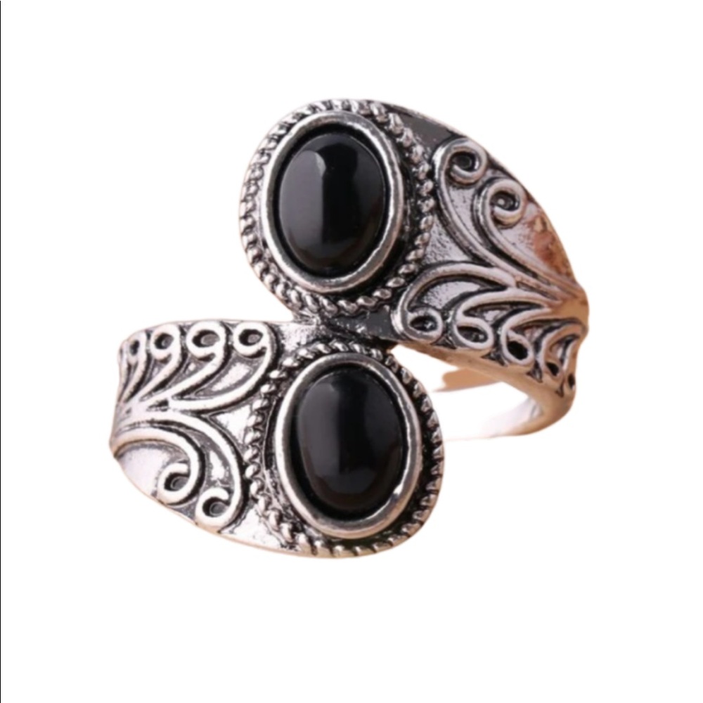 💚3/$21💚 Ring with Black Stones